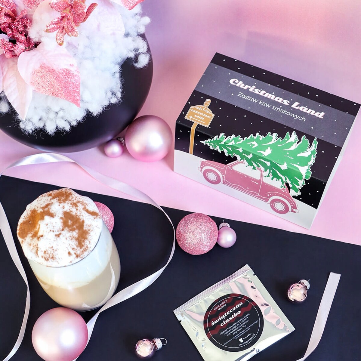 ŚWIĄTECZNY ZESTAW PREZENTOWY 20 SMAKÓW MIELONYCH KAW AROMATYZOWANYCH W SASZETKACH "CHRISTMAS LAND" - PREZENT UPOMINEK NA MIKOŁAJA ŚWIĘTA GWIAZDKĘ BOŻE NARODZENIE POD CHOINKĘ DLA KOBIETY FACETA