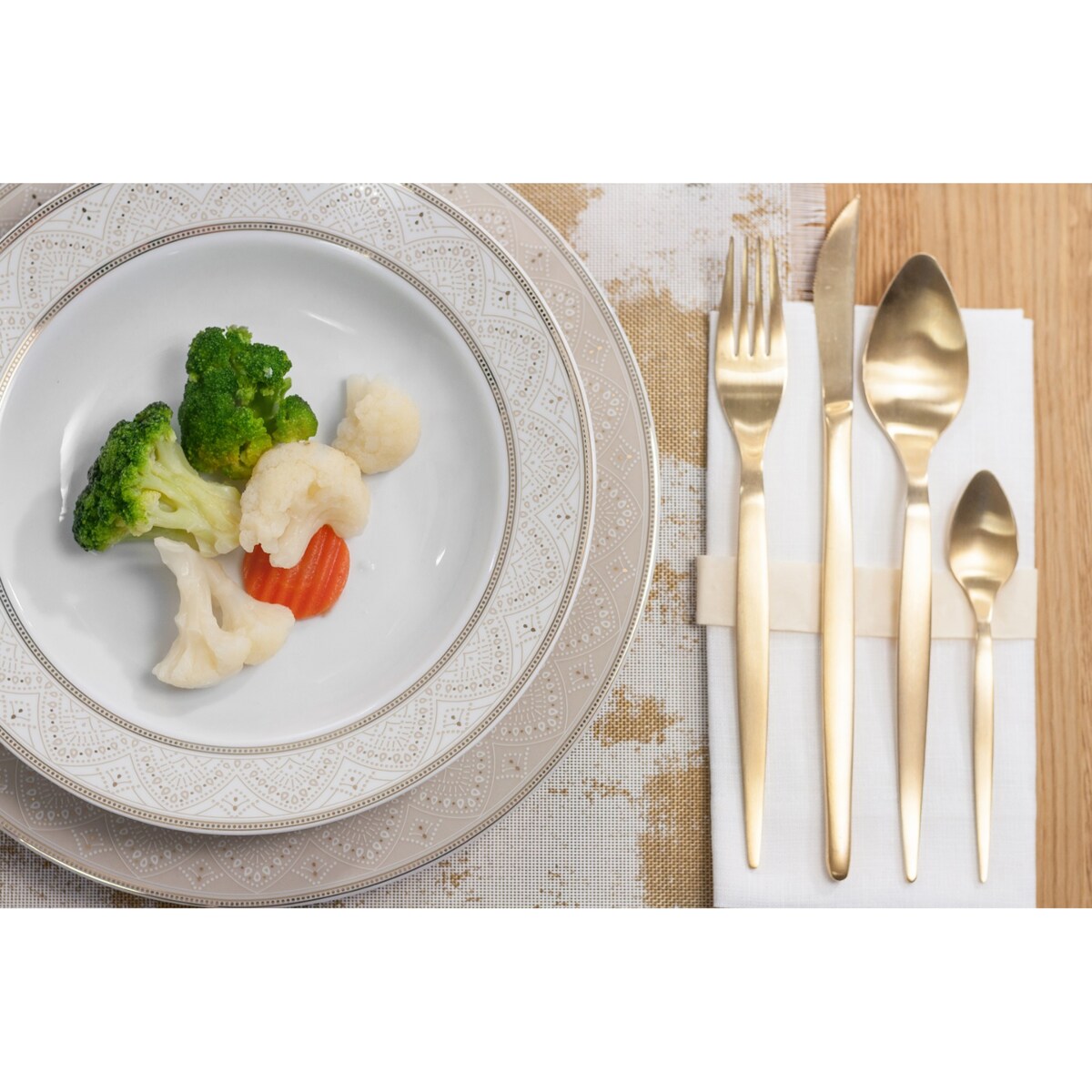 Serwis obiadowy dla 12 osób 44 el. Yvonne Lea Złota G620