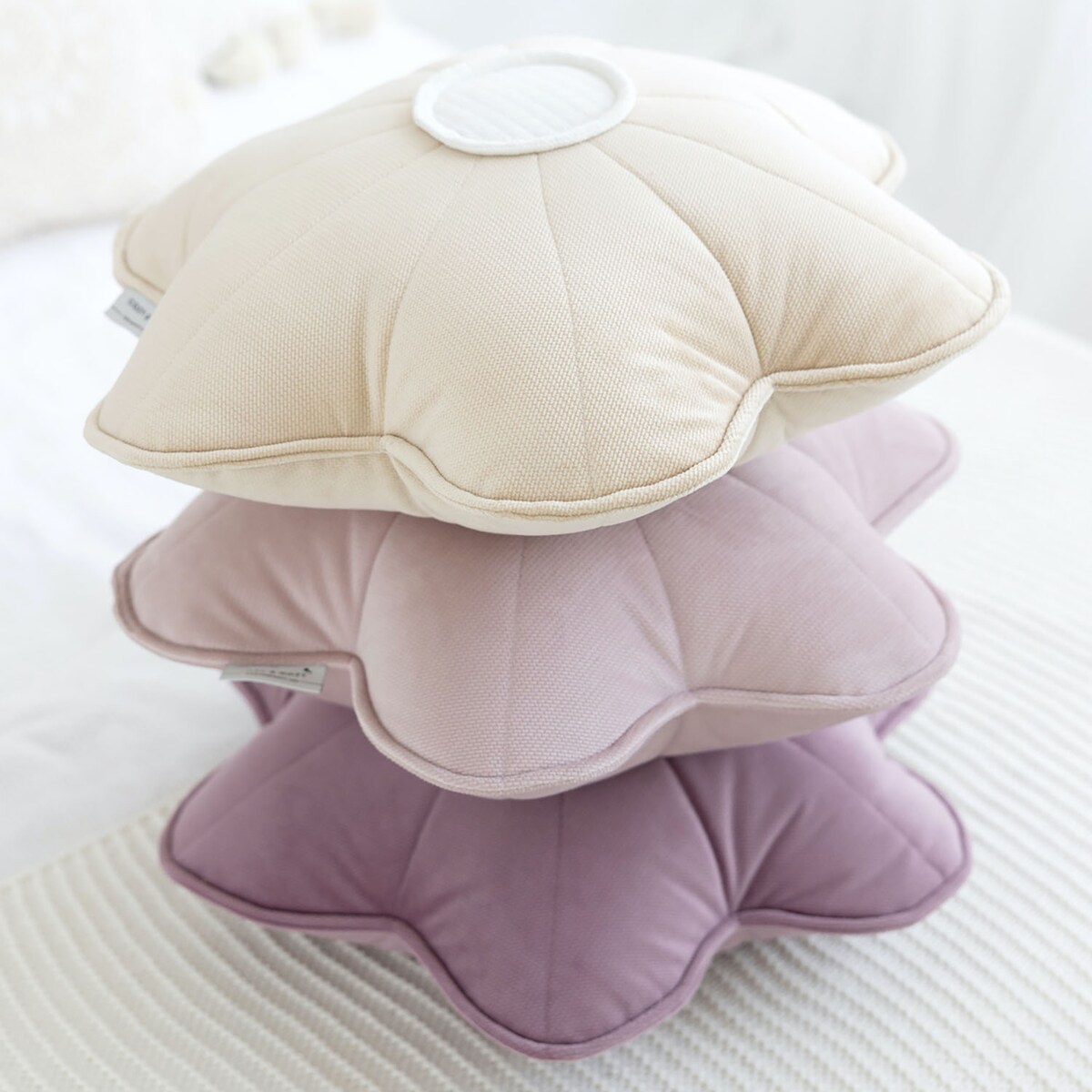 Poduszka ciemnoróżowy kwiat, Velvet Flower