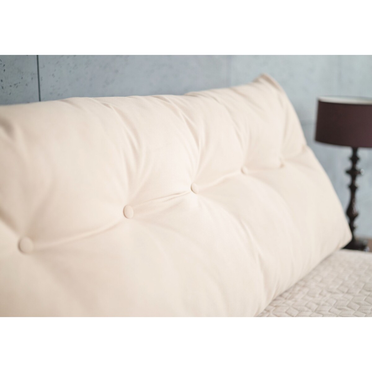 Beżowa Poduszka Dzienna Triangel 180 na zagłówek łóżka