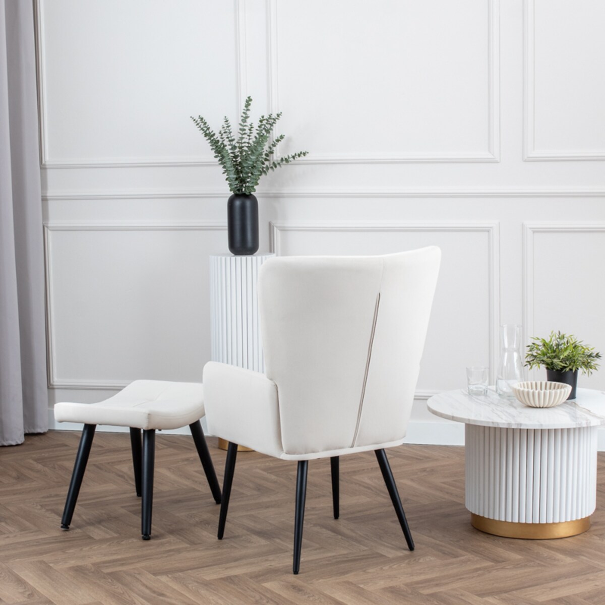 Fotel uszak z podnóżkiem do salonu wypoczynkowy welurowy tapicerowany beżowy