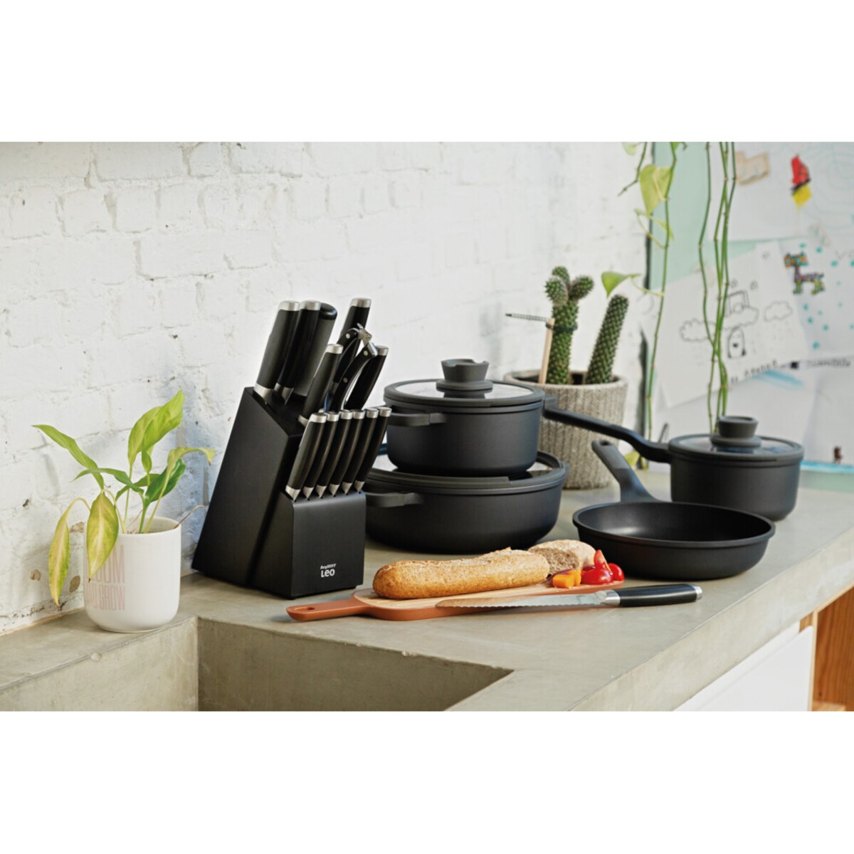 Zestaw noży w bloku 13-el. Graphite BergHOFF