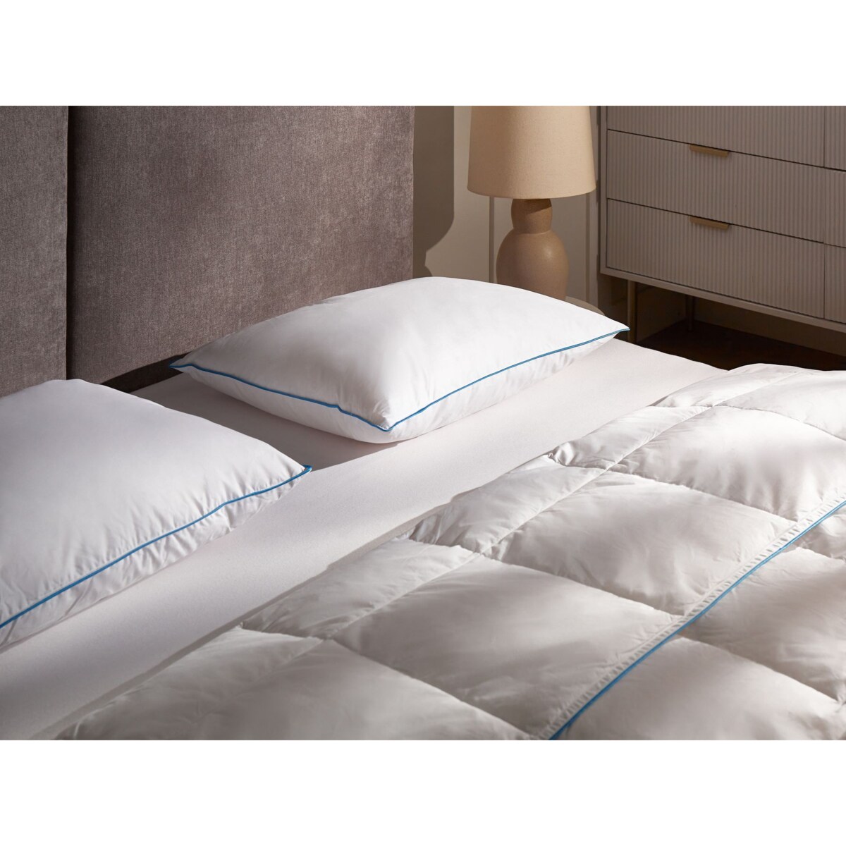 Poduszka ANETO Wysoka Kacze pióra i puch 50 x 60 cm Biały