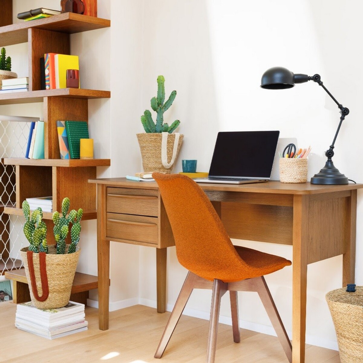 Biurko w stylu retro koniakowe Eplen 125 cm