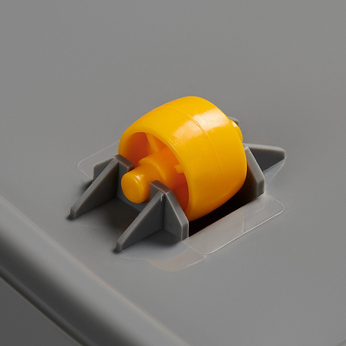 Pojemnik Plastikowy Z Pokrywą Zamykany Na Kółkach Pudełko Plastikowe 80L