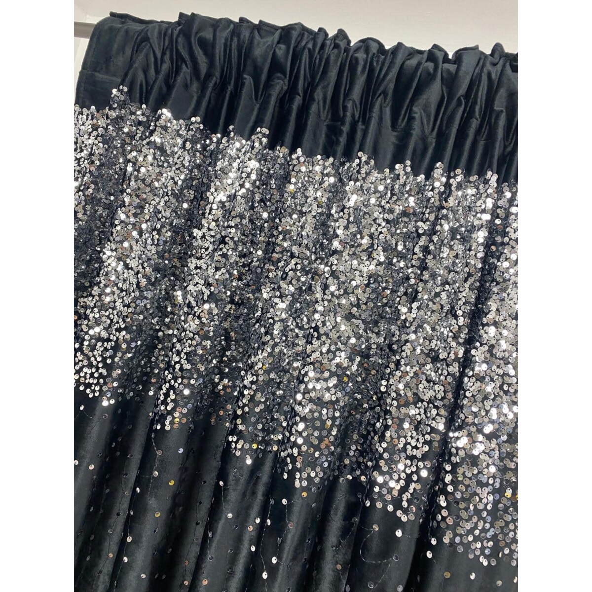 zasłona welurowa "dubaj" z cekinami 140x270 taśma | czarny