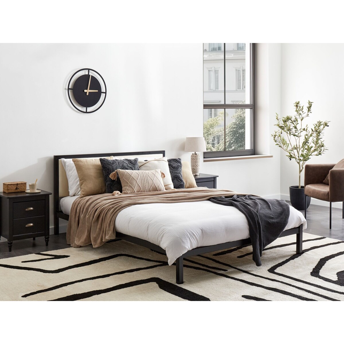 Łóżko metalowe 140 x 200 cm czarny z jasnobeżowym CLAMART