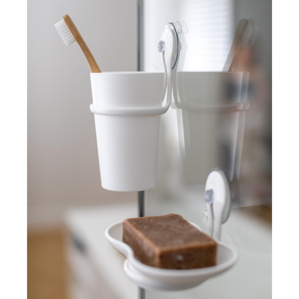 Kubek łazienkowy LOOP z uchwytem, KOZIOL