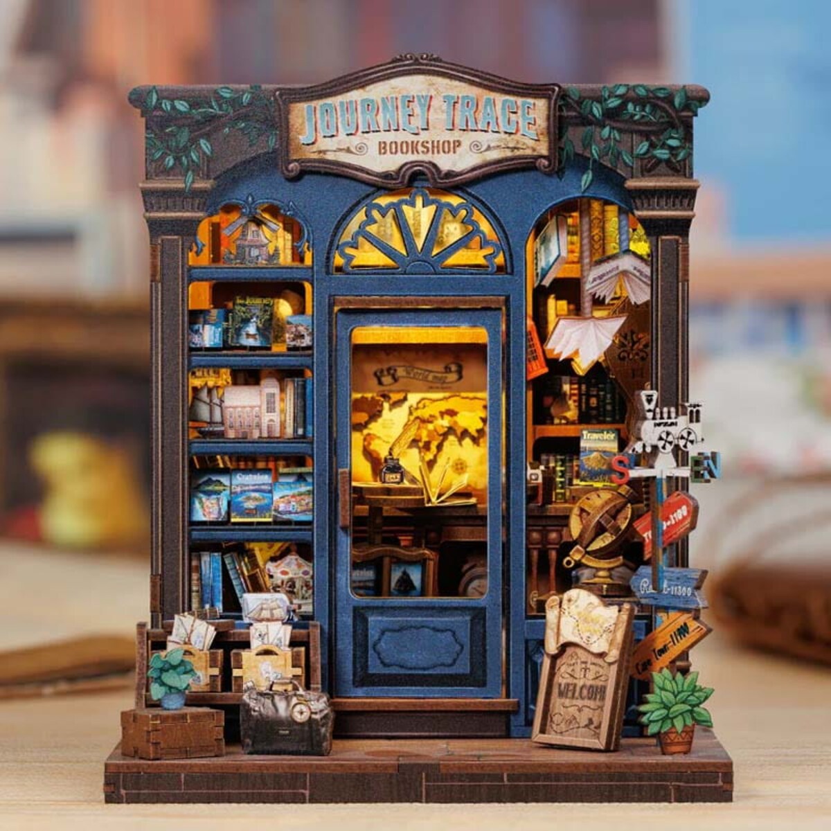 Miniaturowy domek mini Book Nook - Drzwi do świata podróży - CuteBee