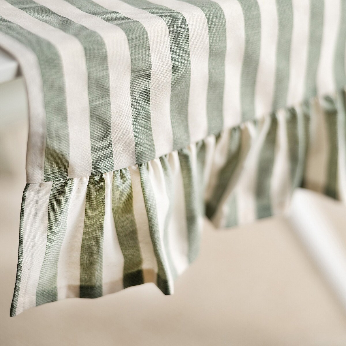 Bieżnik z falbaną 40x160 cm 40x160 zielono-białe pasy (1,5cm)