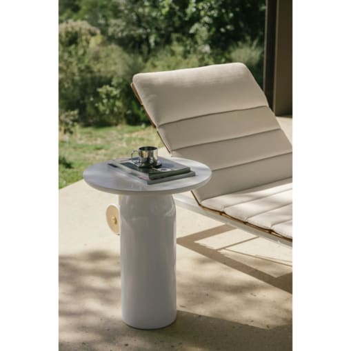 Stolik pomocniczy, Ø45 cm z cementu Layana, biały wysoki połysk