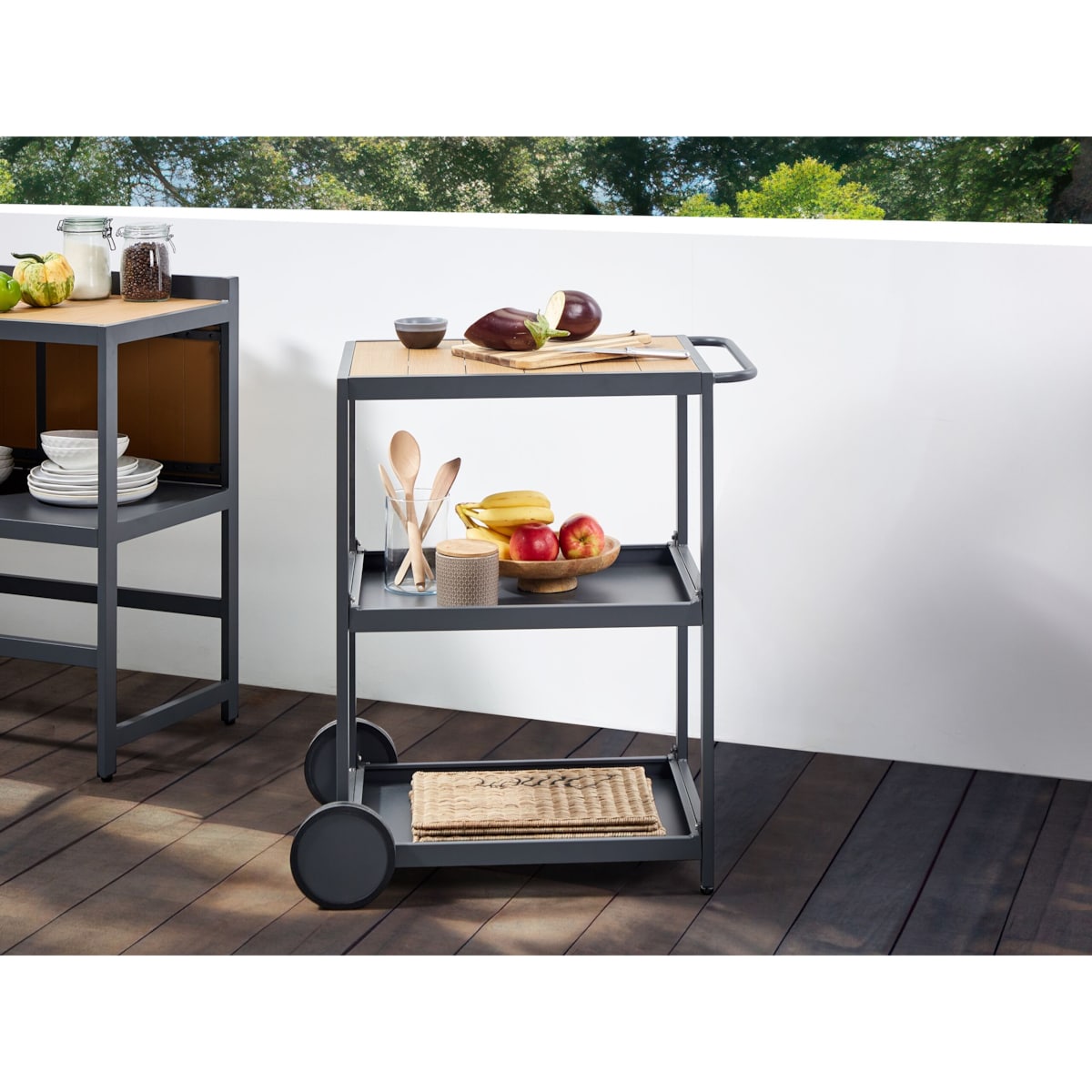 3 częściowa kuchnia ogrodowa szafka i wyspa ze zlewem jasne drewno ORTISEI