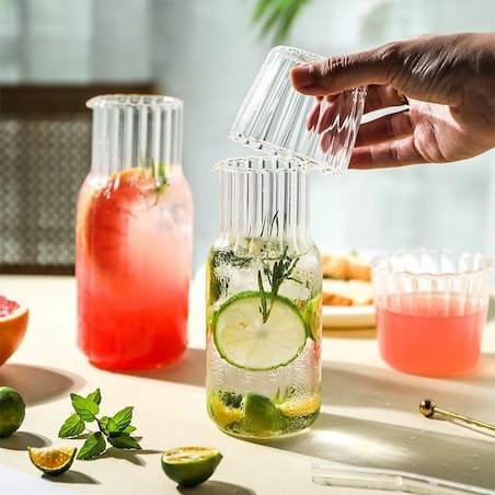 Karafka z falowanymi ściankami 600ml i pokrywką- szklanką 200 ml KARR02