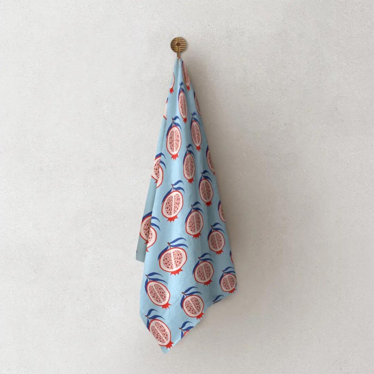 Lniany ręcznik kuchenny - figi - niebieskie tło