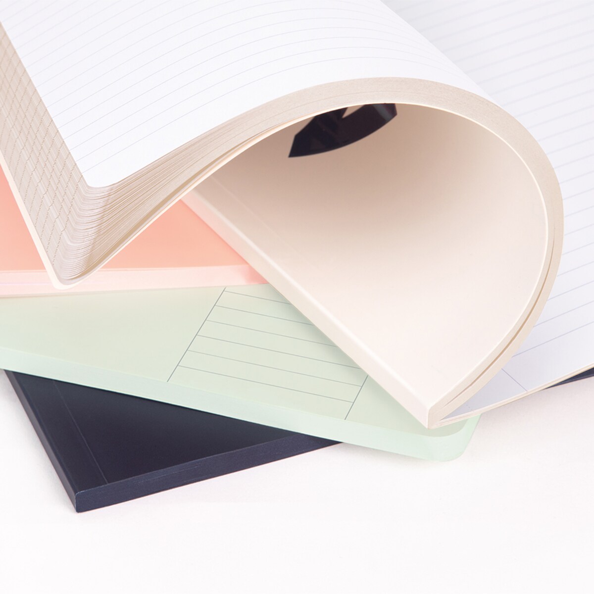 Zeszyt notes klejony A4 MILAN w linie, 48 kartek, seria 1918, różowy