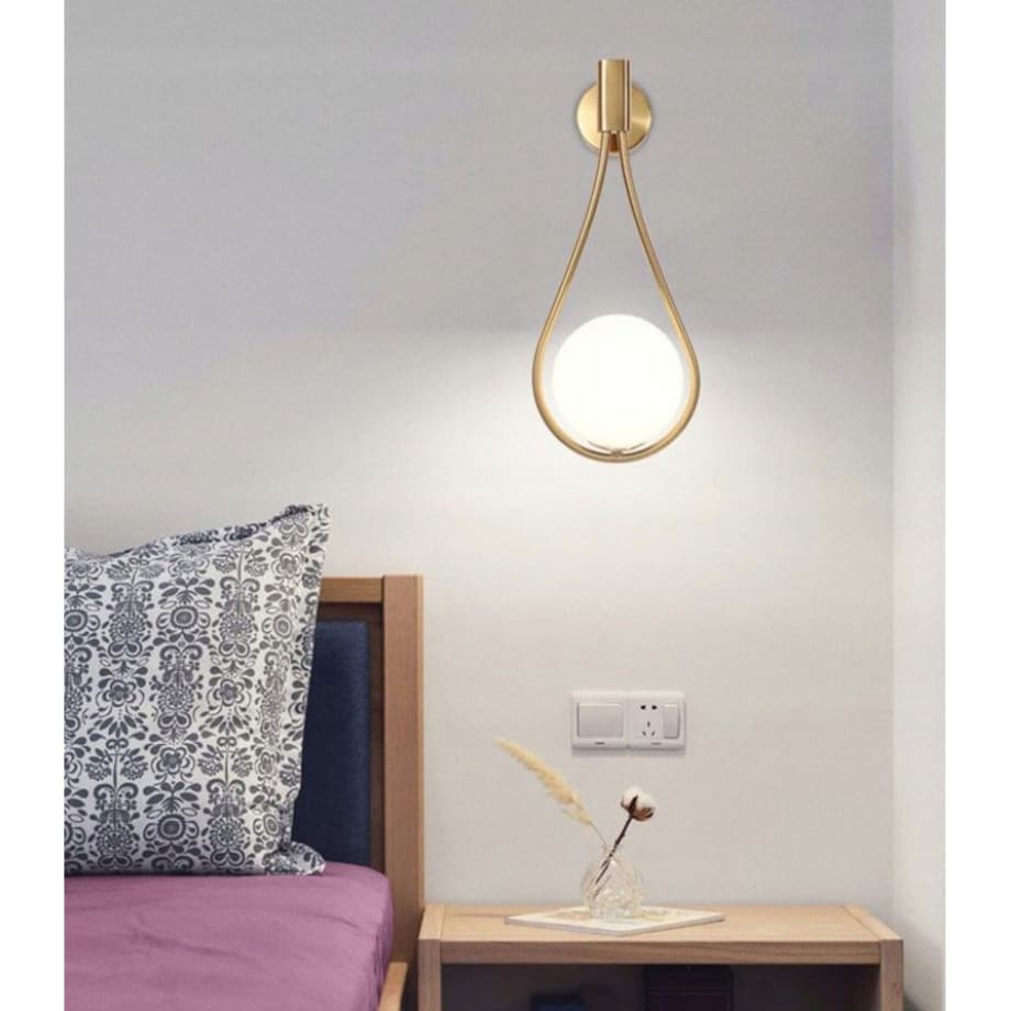 Lampa Ścienna Kinkiet Szklany Kula Mleczna Gold