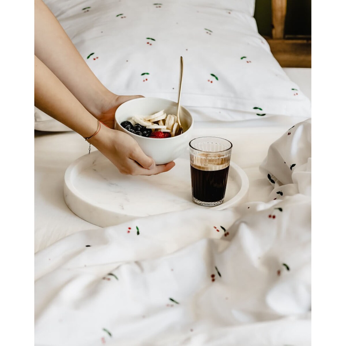 Pościel Czereśnie 240/220 + 2 x 50/60 cm