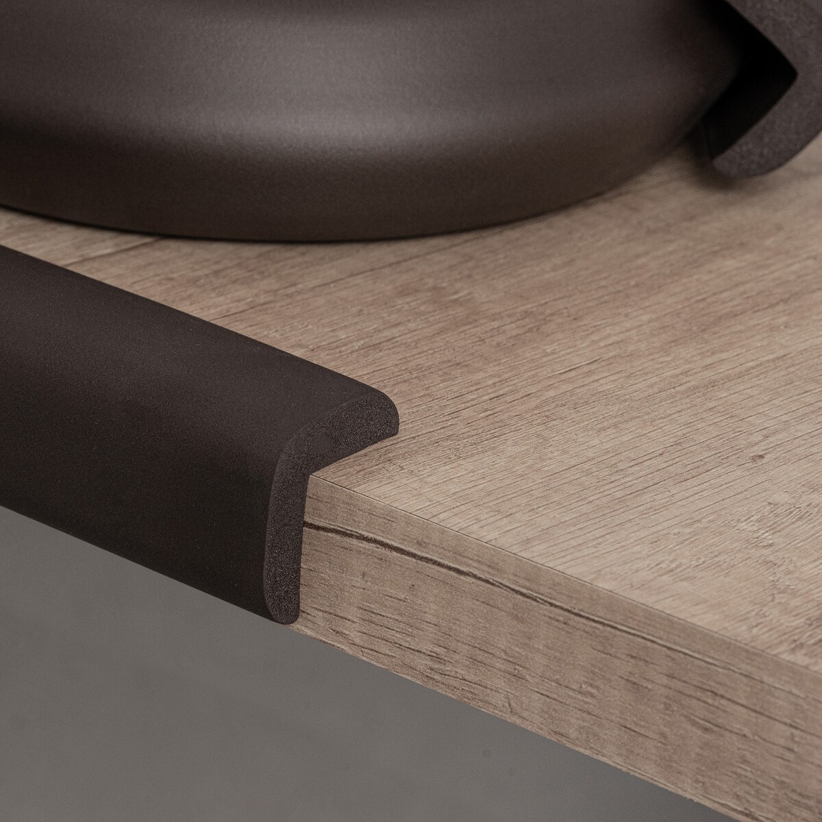 taśma piankowa zabezpieczająca ostre krawędzie mebli, sipo, 2 metry, brązowa