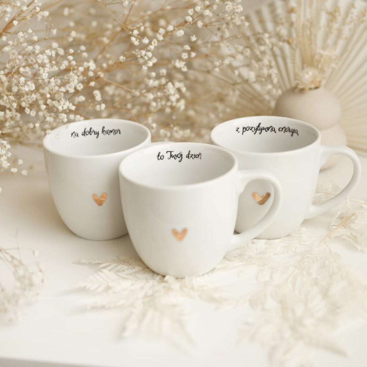 Biały kubek porcelanowy 300 ml - motyw złotego serca dla przyjaciółki na urodziny