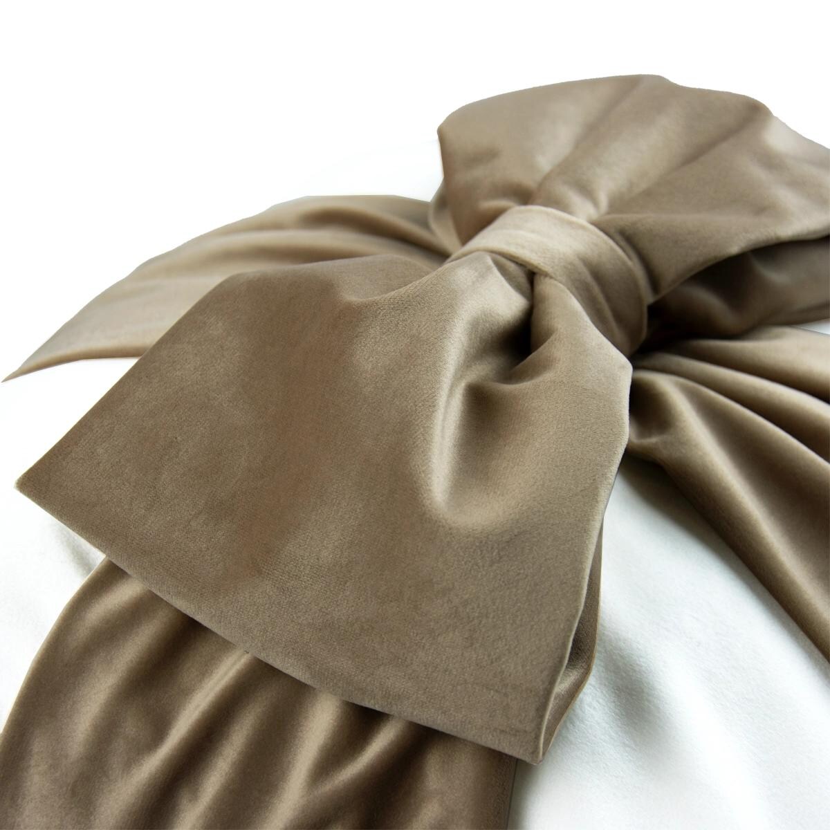 Poduszka VELVET VE2282 | Piaskowa kokarda 40 x 40 cm