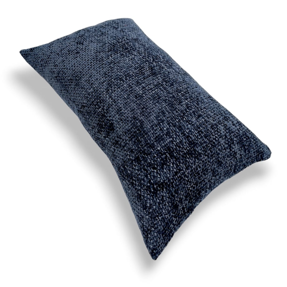 Granatowa poduszka dekoracyjna z tkaniny szenilowej 55x35 Cyntia