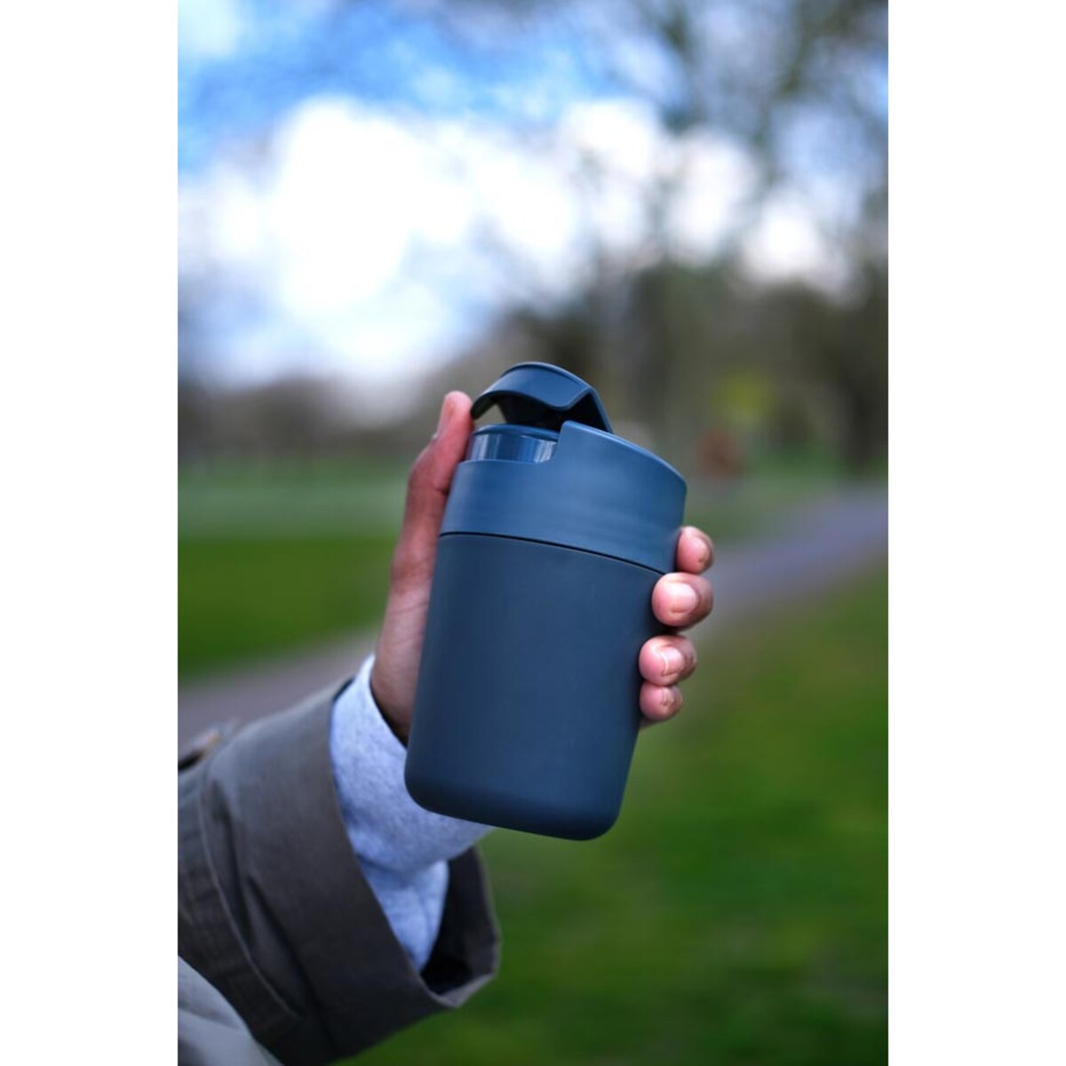 Kubek podróżny granatowy Sipp, 340 ml, Joseph Joseph