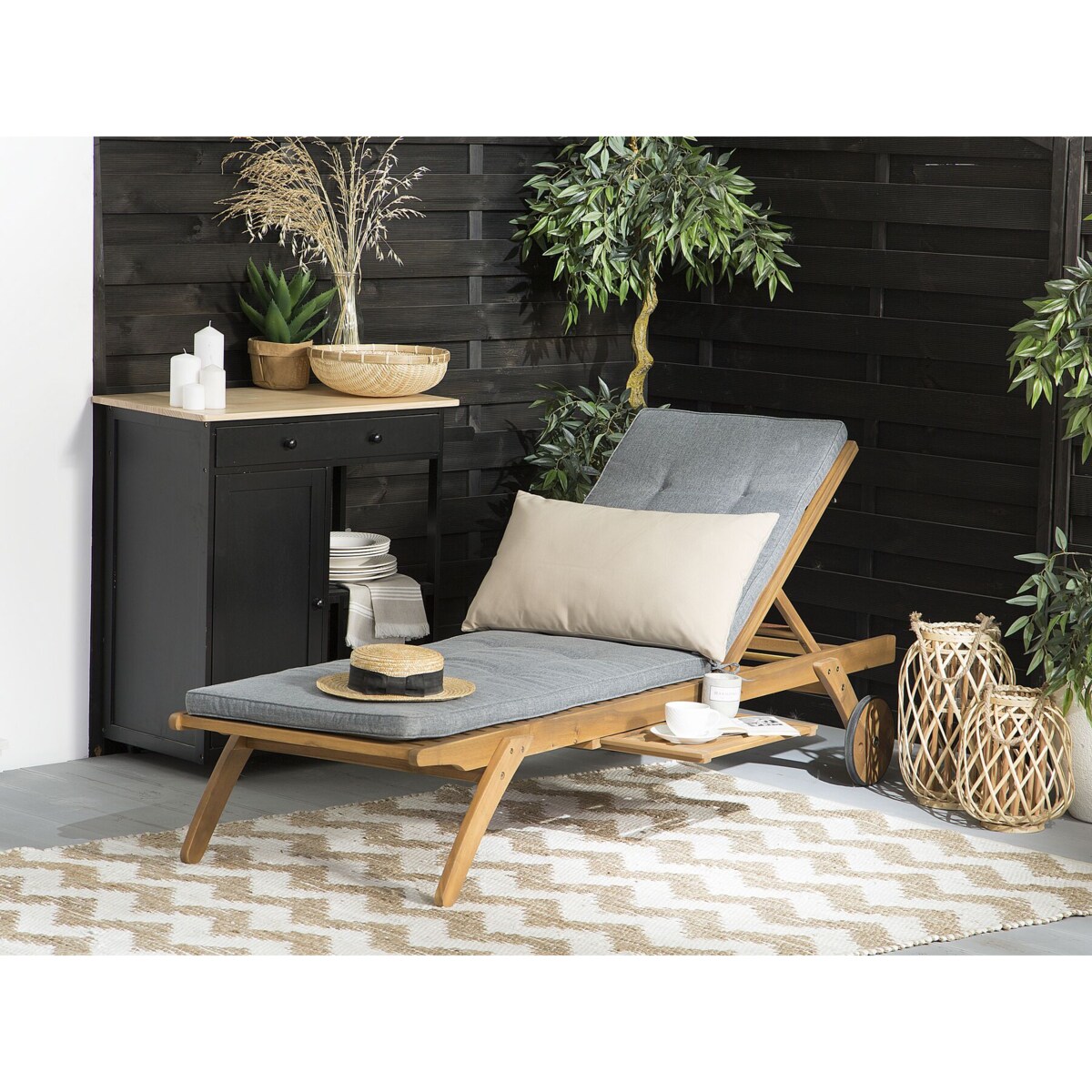 Leżak ogrodowy drewniany z poduszką szarą CESANA