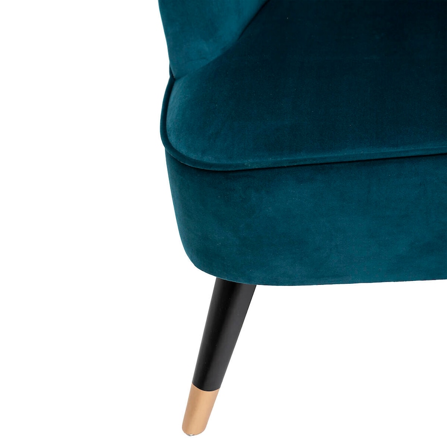 Mała sofa dwuosobowa NAOVA, aksamitne obicie, drewniane nóżki
