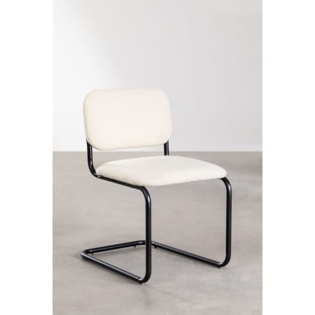 Krzesło na metalowej podstawie tkanina bouclé