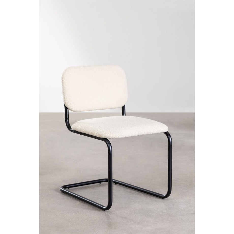 Krzesło na metalowej podstawie tkanina bouclé