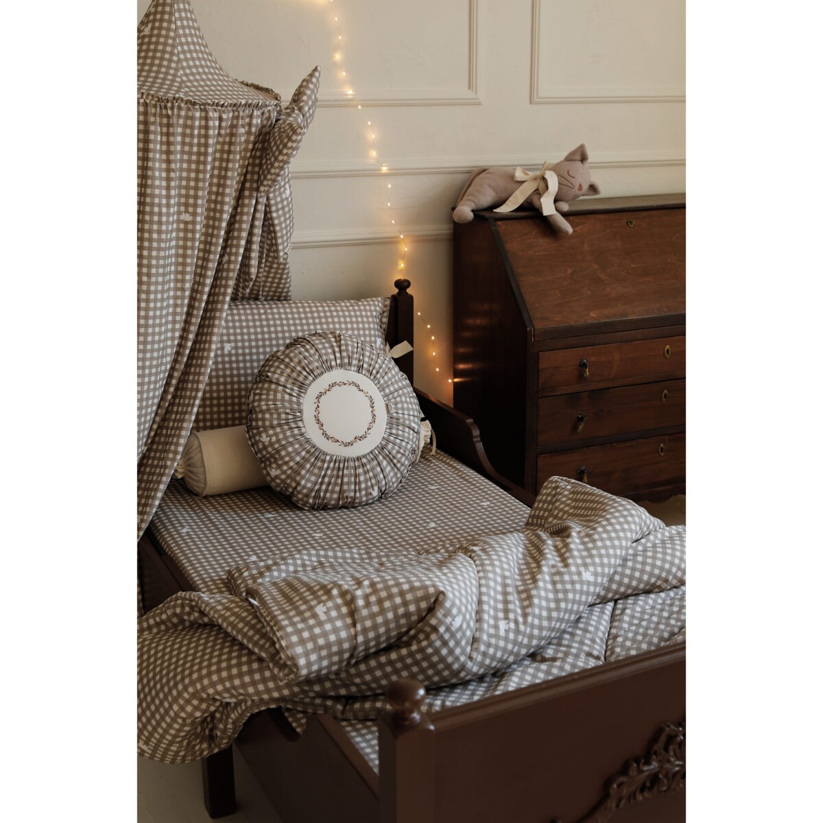 Poduszka dekoracyjna okrągła z haftem Countryside Check