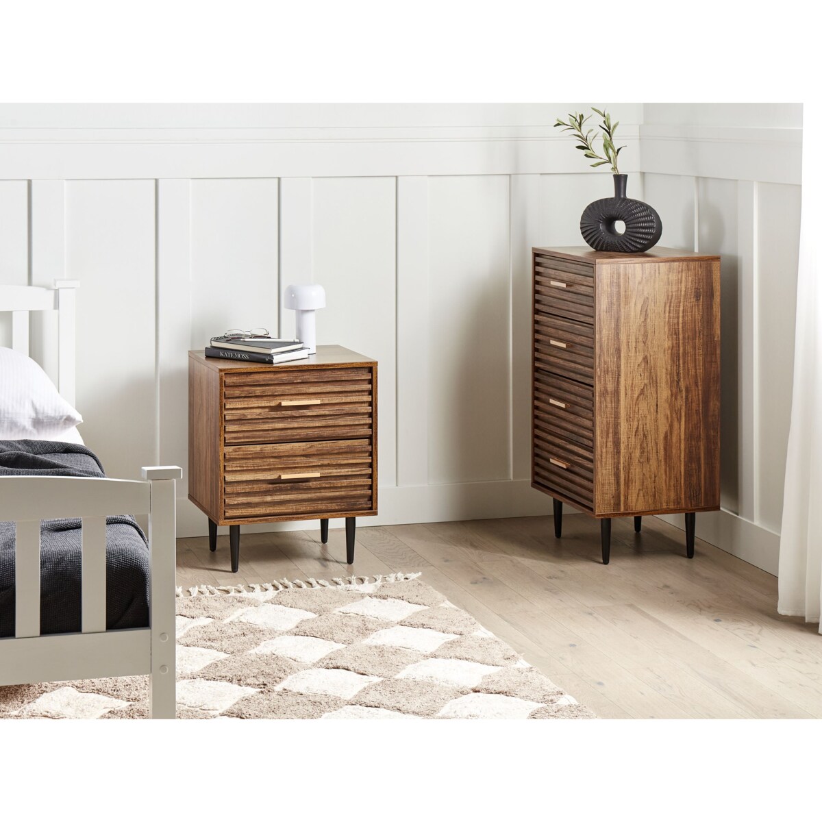 Komoda 4 szuflady ciemne drewno KEITH