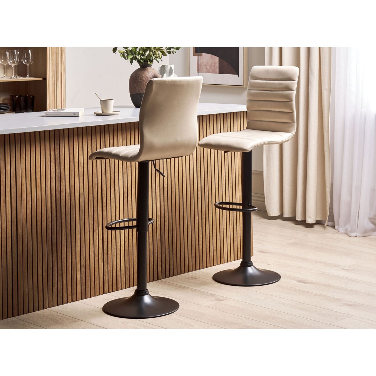 Zestaw 2 hokerów barowych regulowanych ekoskóra jasnobeżowy LUCERNE II