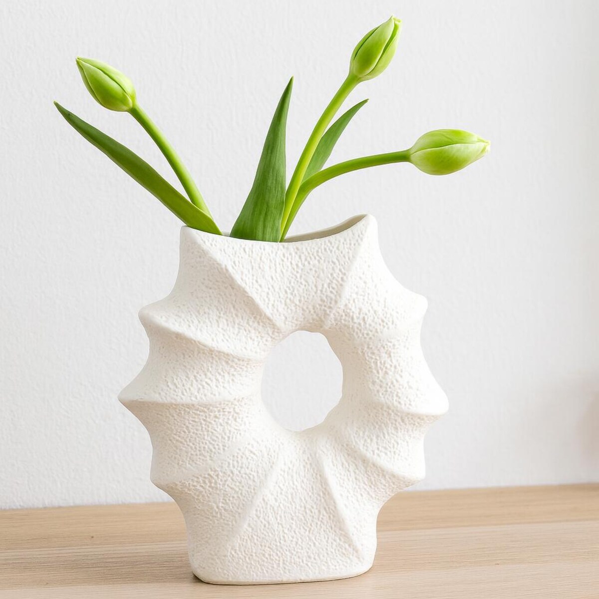 Porcelanowy wazon w kształcie muszli MURI, 21 x 7 x 23.5 cm, biały