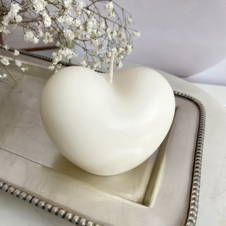 Świeca ekologiczna sojowa dekoracyjna "Sweet Heart" 60x80mm biała