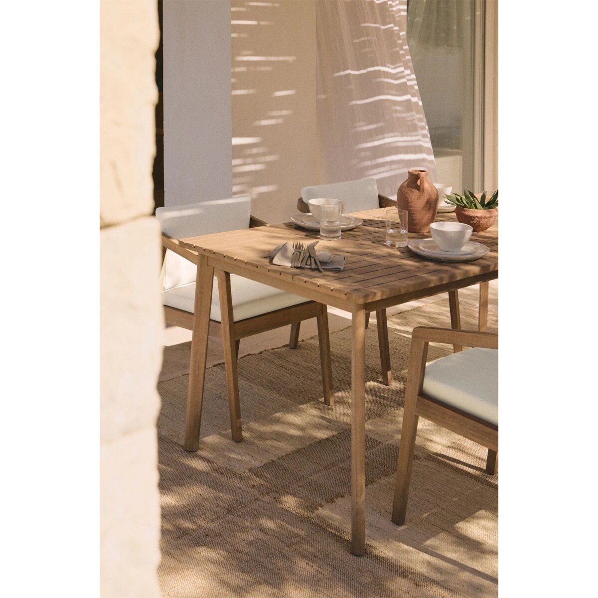 Zestaw ogrodowy: stół i 6 krzeseł z drewna akacjowego Kaela white