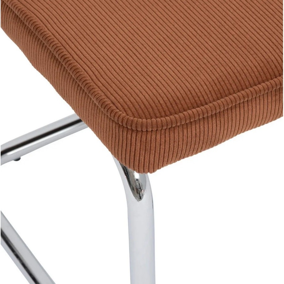Krzesło sztruksowe na chromowanej podstawie terracotta
