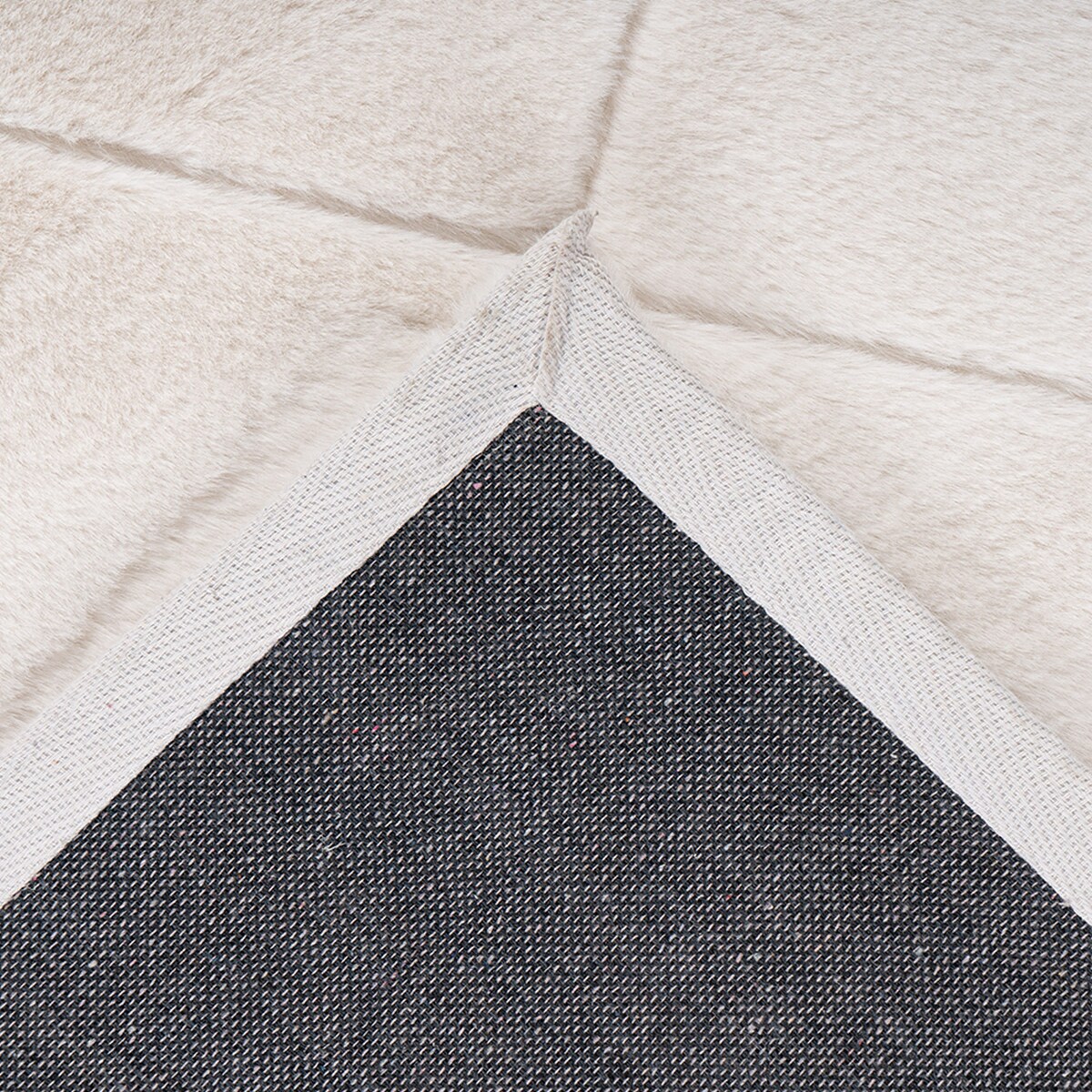 Dywan Rabbit Jasny Beż Futro Królika Romby Momenta 6000 120x170