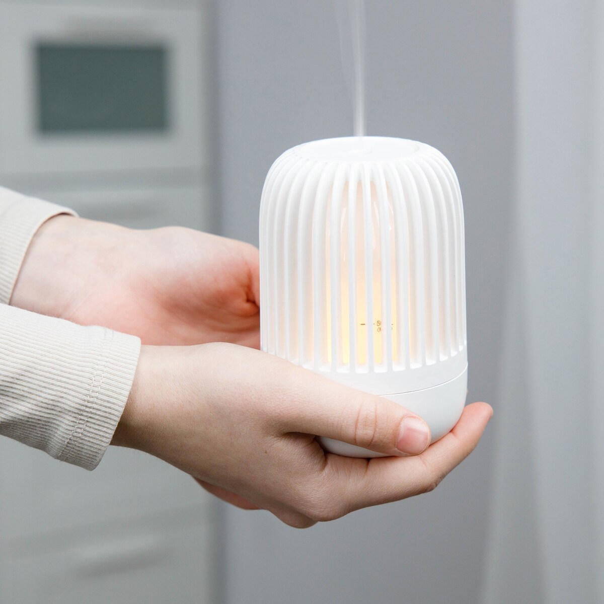 InnoGIO GIOhygro Aroma Dyfuzor Zapachowy lampka LED 50ml USB-C Biały