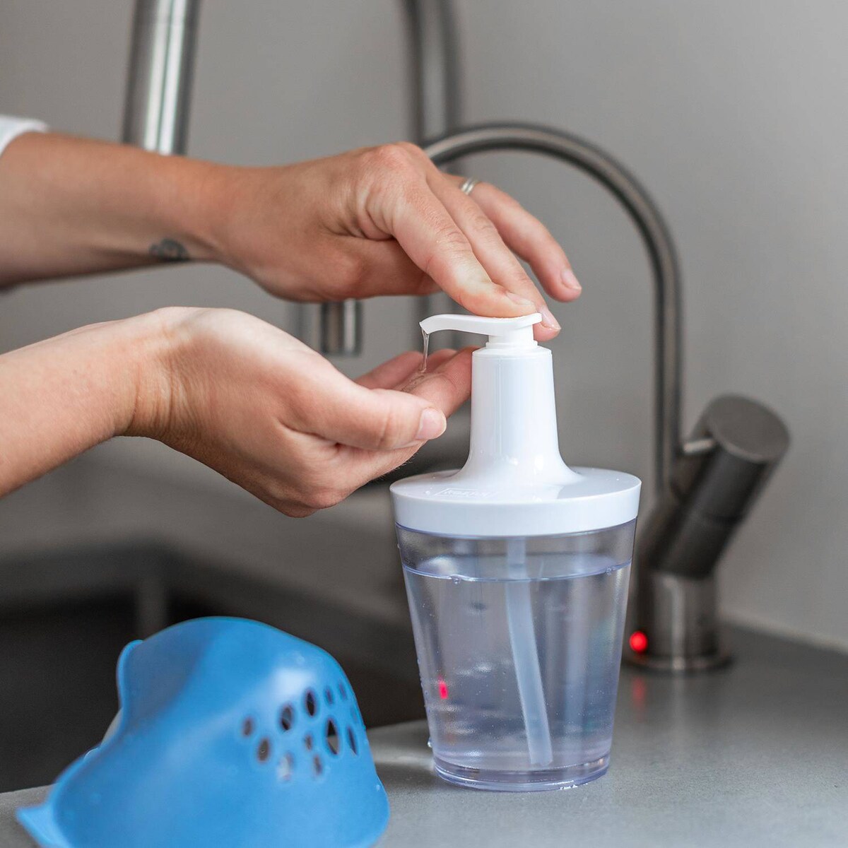 Dozownik do płynnego mydła FLOW, KOZIOL