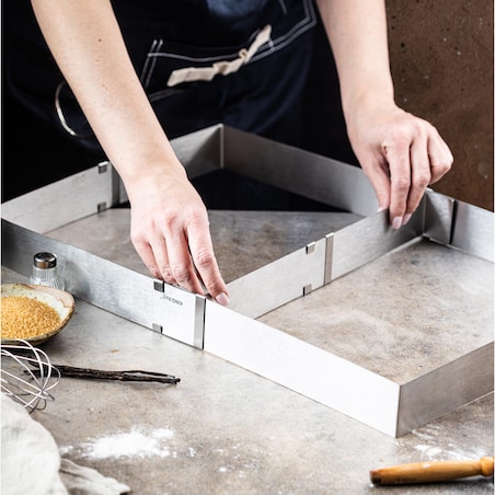 Regulowana forma do ciasta 34-52x27-18,5x5cm Tortownica Rant cukierniczy KINGHOFF