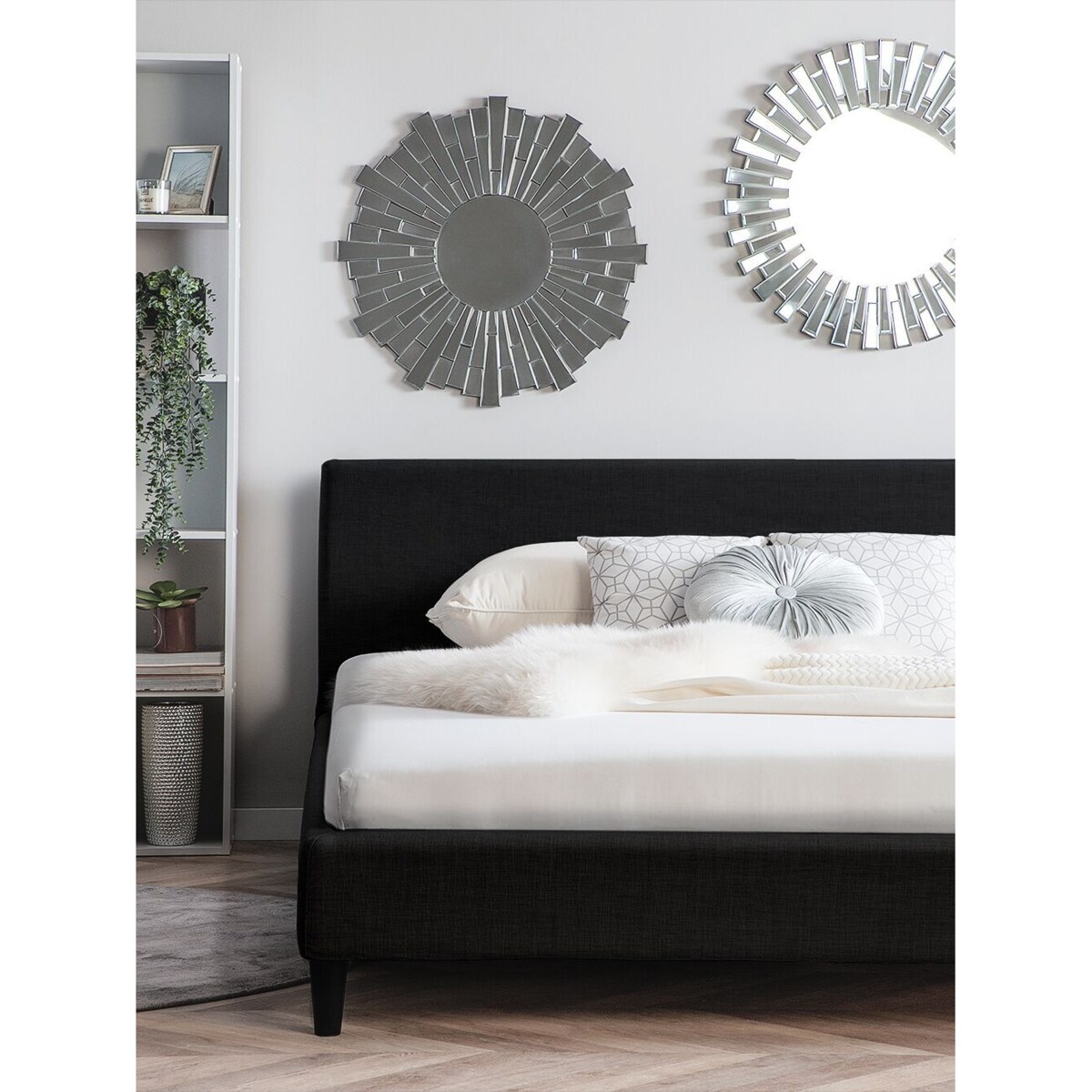 Łóżko tapicerowane LED 180 x 200 cm czarne FITOU