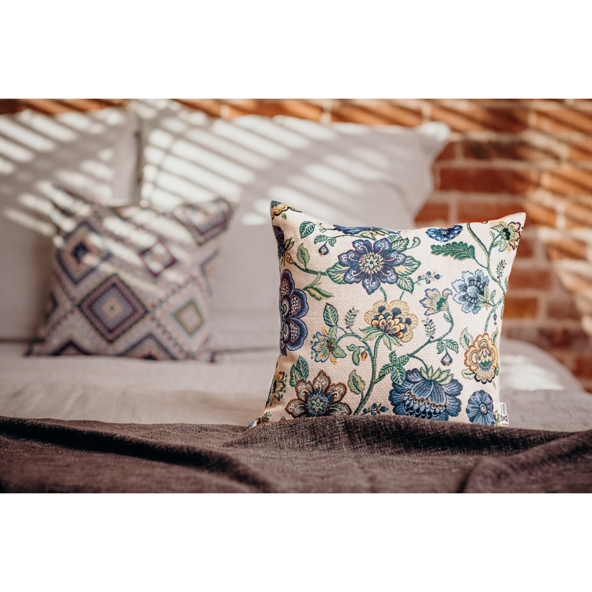 Poduszka gobelinowa w kwiaty 45x45 Kwiaty Folk Indygo