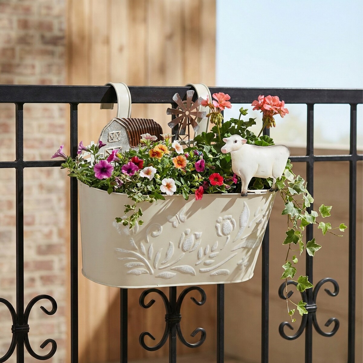 Metalowa osłonka na doniczkę RANCH z motywem zwierząt gospodarskich, 34 cm