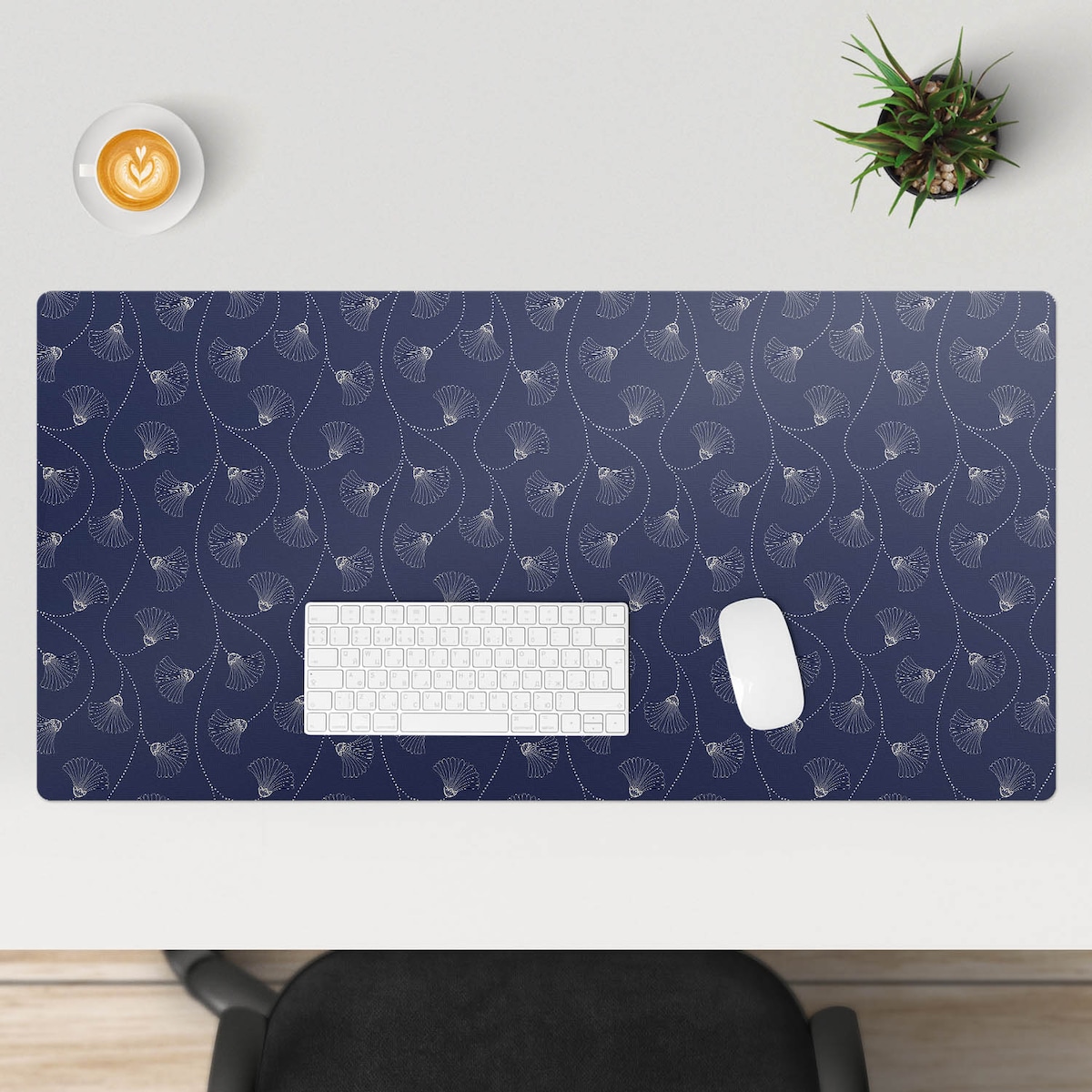 Granatowa mata na biurko Delikatne wachlarze, 100x50 cm