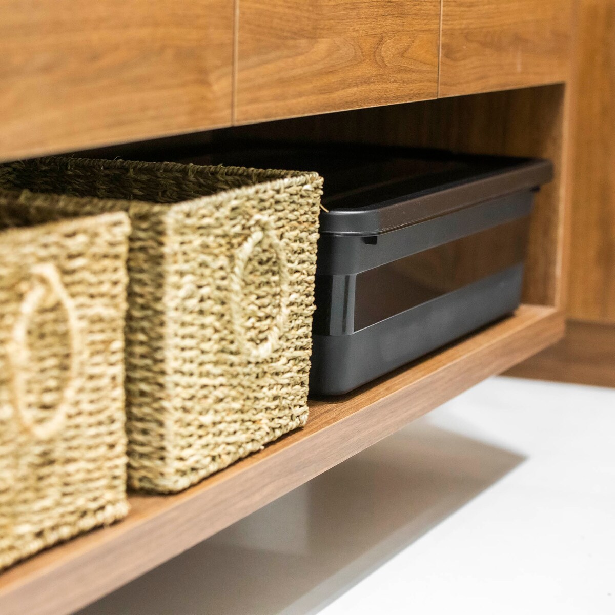 Pojemnik Plastikowy Pudełko Plastikowe Z Pokrywką Na Kółkach Box Czarny 28L