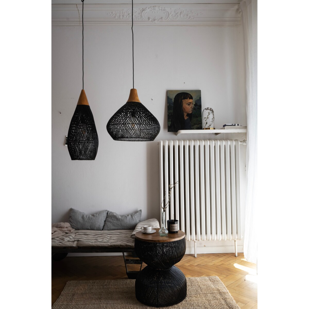 Rattanowa lampa z drewnem teakowym CONE w rozmiarze S - czarna