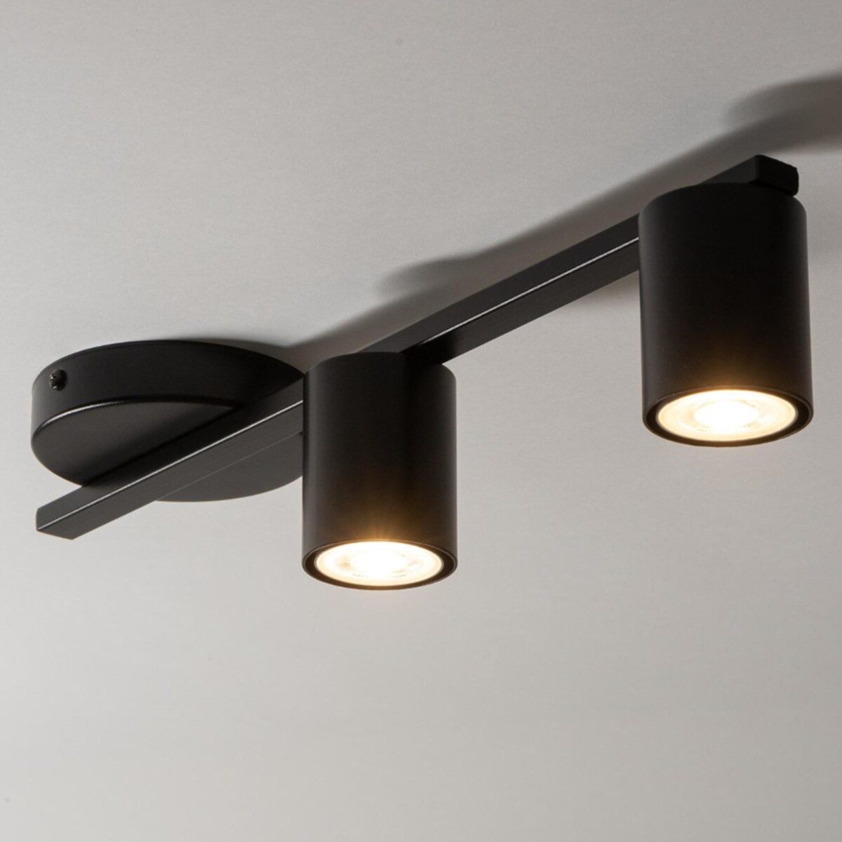 Natynkowa lampa sufitowa Sky tuby do gabinetu czarne