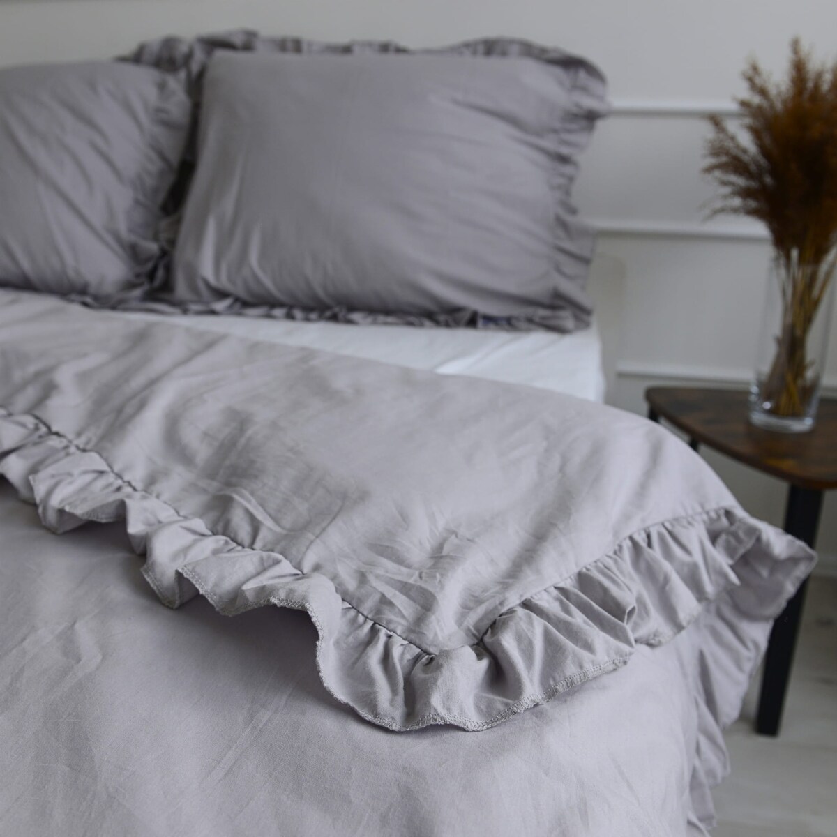 Pościel bawełniana z falbanką jasnoszara 200x200 + 2x50x60