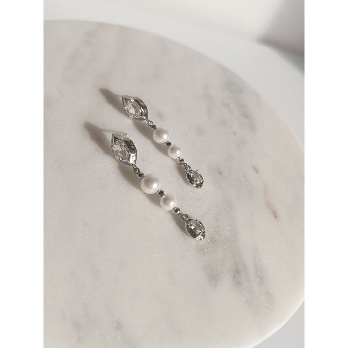 Długie kolczyki SREBRNE perłowe perły wiszą proste NOWOCZESNE klasyczne